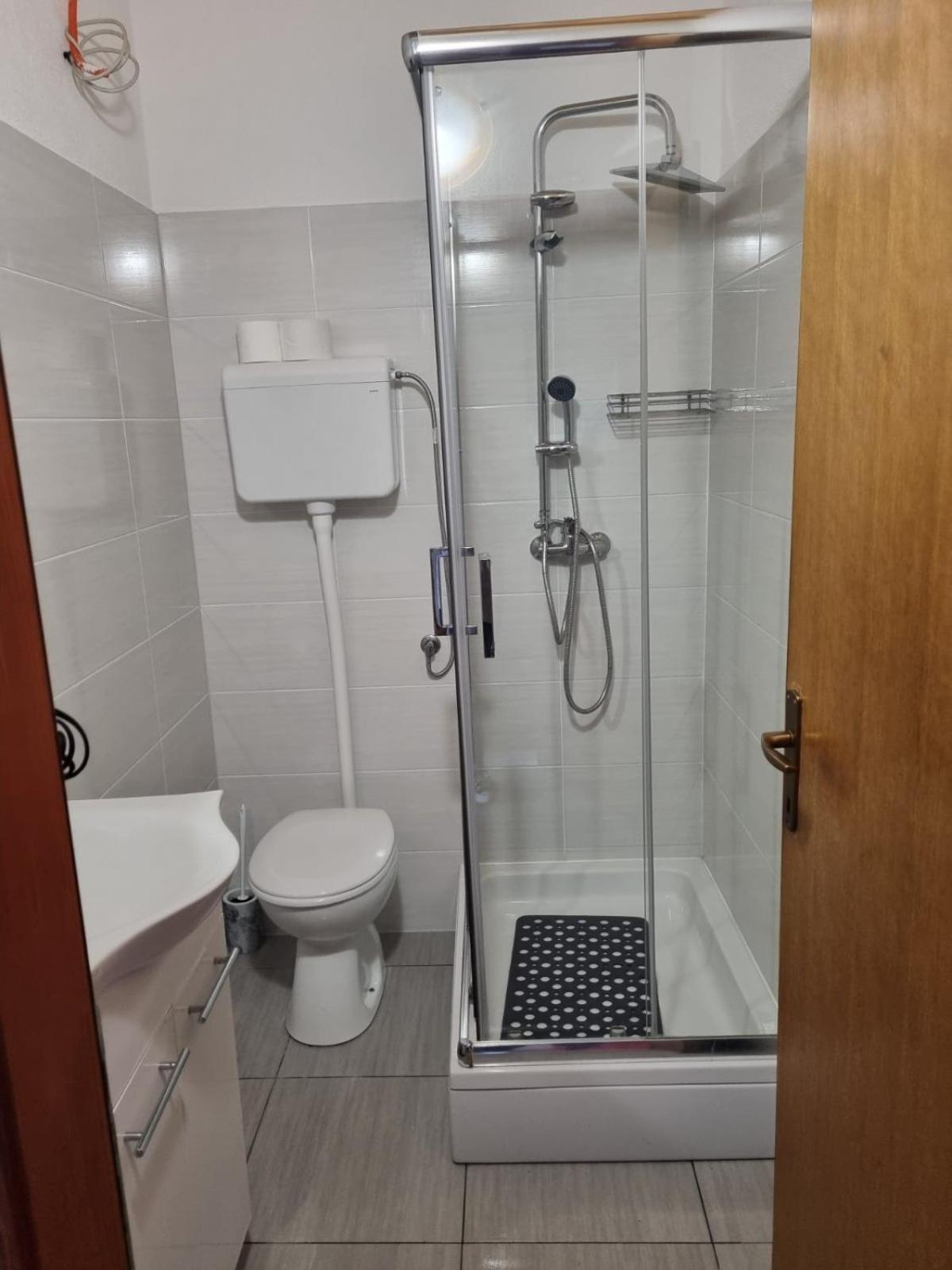 Sobe Anja Guest House Brtonigla Luaran gambar
